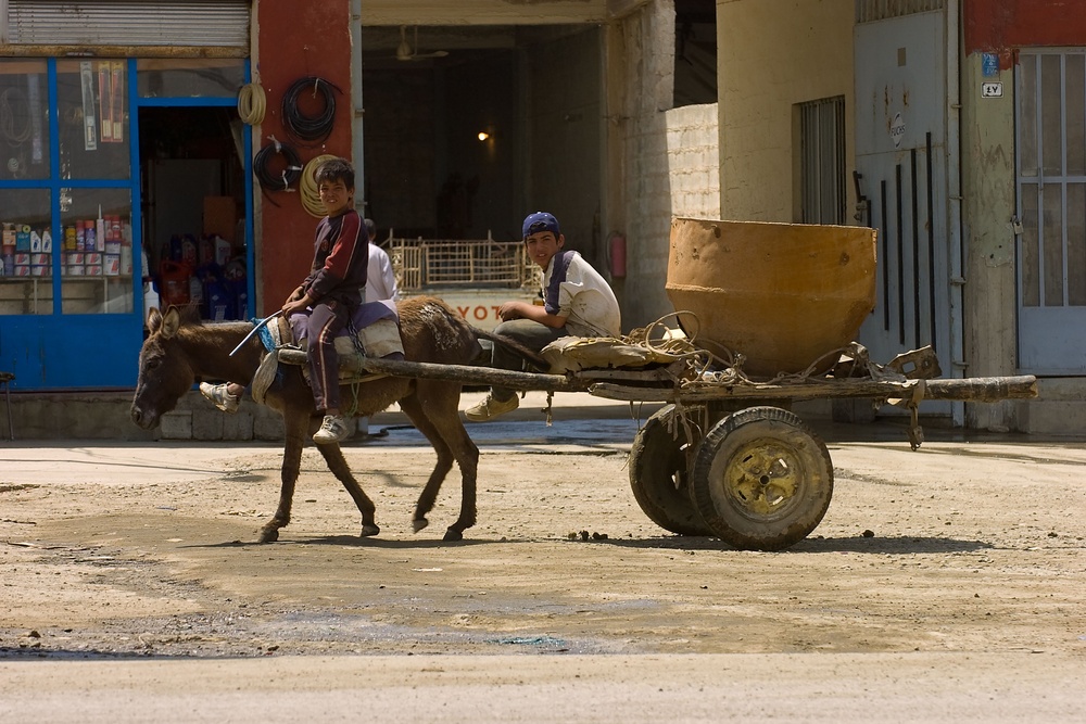 Cavalrymen, Iraqi police patrol Taza