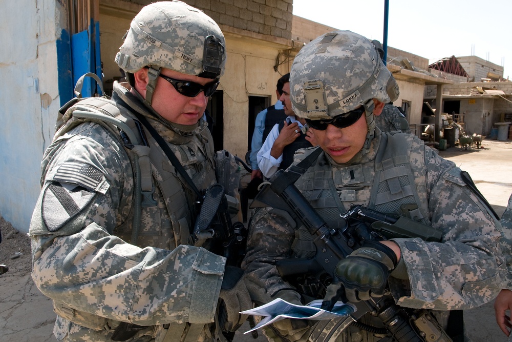 Cavalrymen, Iraqi police patrol Taza
