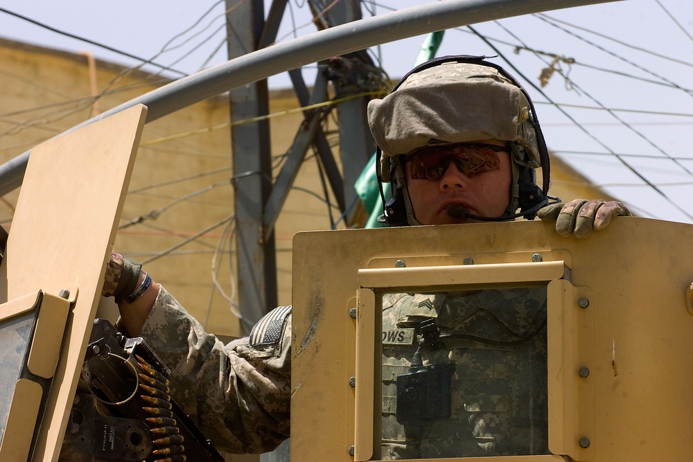 1st Cavalry Division troops hit the streets of Kirkuk