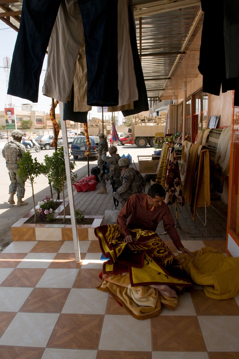 1st Cavalry Division troops hit the streets of Kirkuk