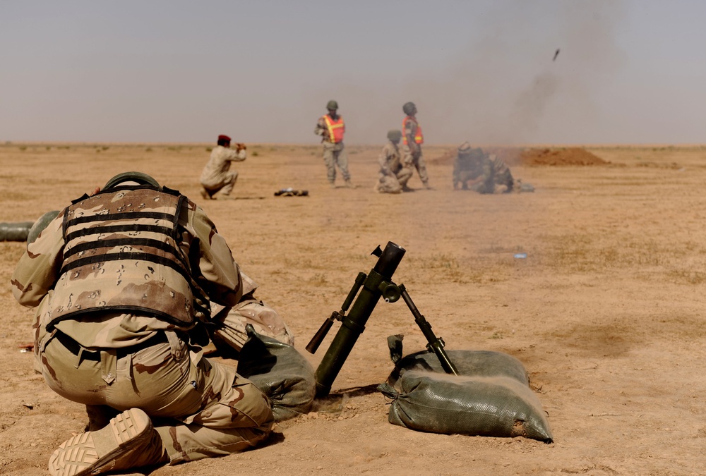 Iraqi soldiers conduct mortar training