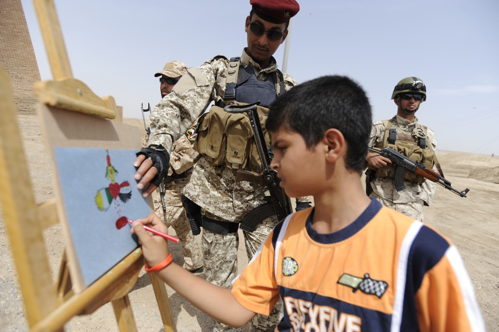 U.S., Iraqis hold transfer of authority ceremony at Ziggurat of Ur
