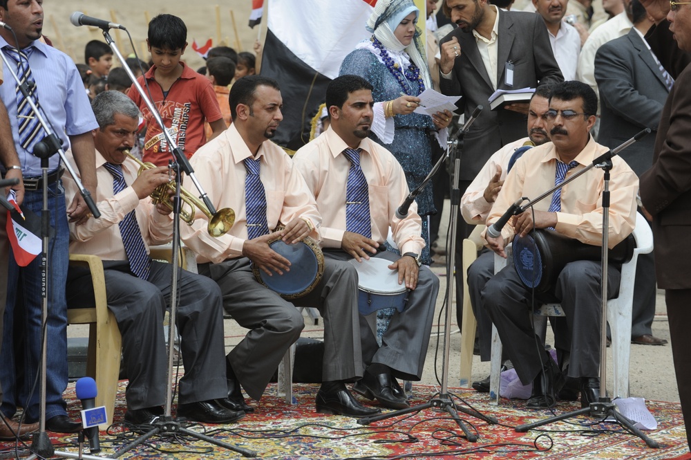 U.S., Iraqis hold transfer of authority ceremony at Ziggurat of Ur