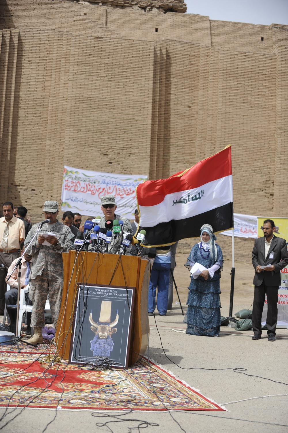 U.S., Iraqis hold transfer of authority ceremony at Ziggurat of Ur