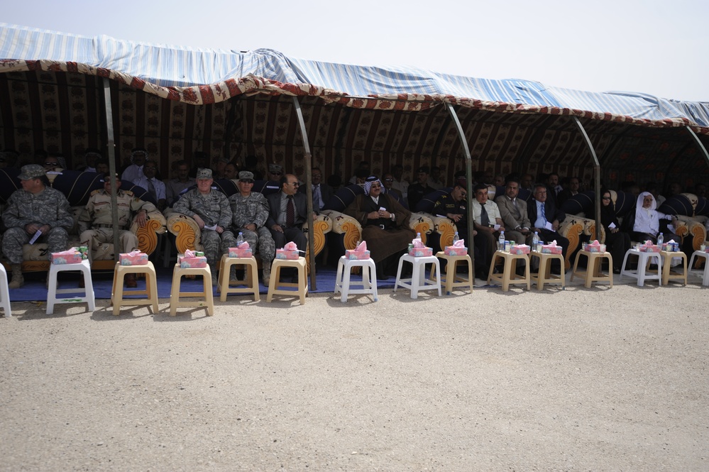 U.S., Iraqis hold transfer of authority ceremony at Ziggurat of Ur