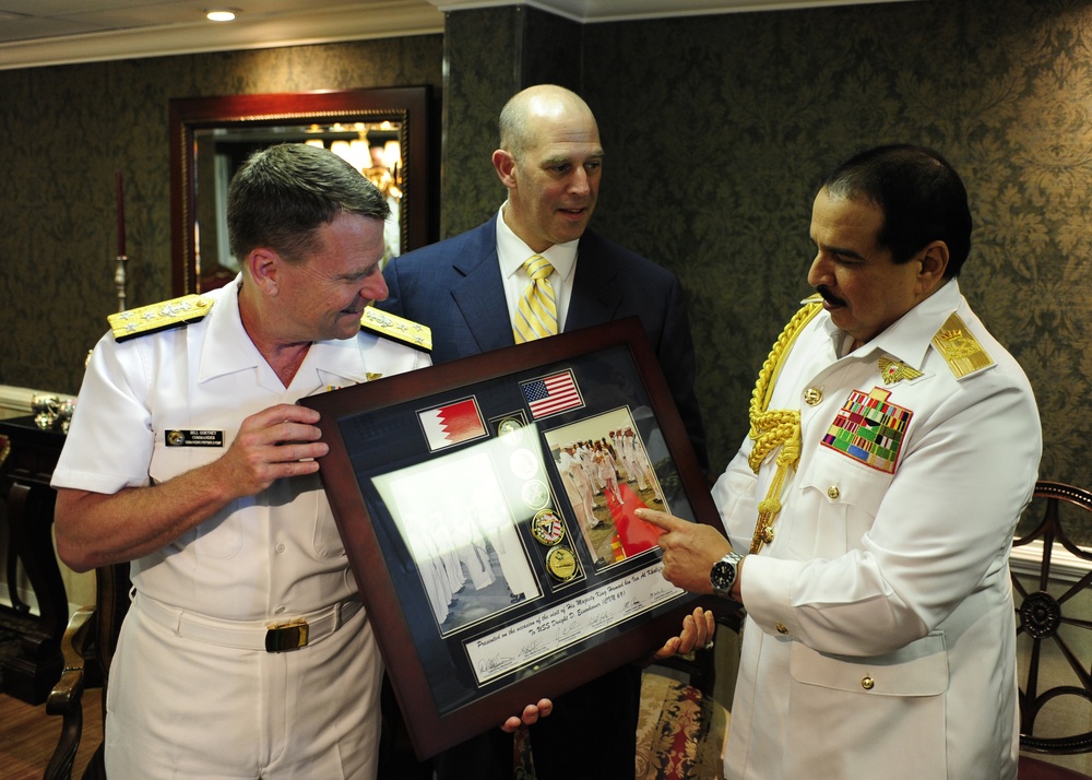Dwight D. Eisenhower honor king of Bahrain