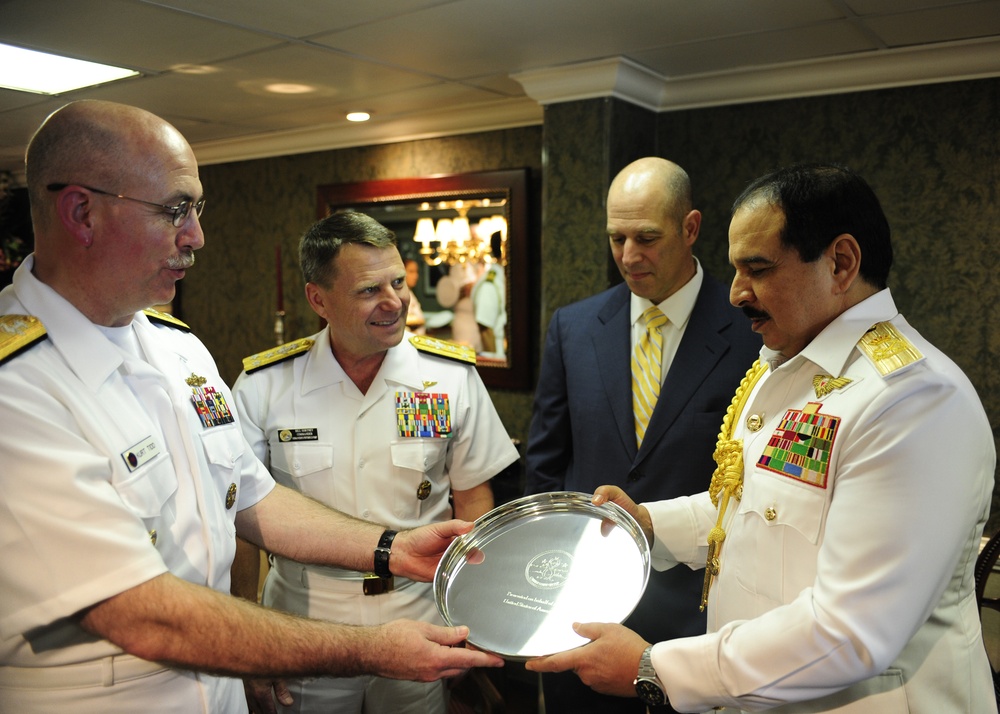 Dwight D. Eisenhower honor king of Bahrain