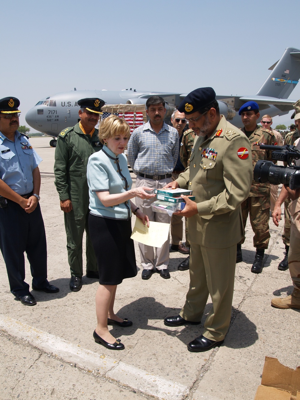 U.S. Military Shepherds Humanitarian Aid to Pakistan