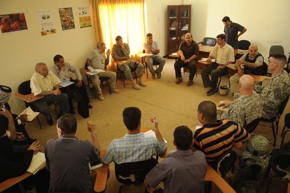 Soldiers meet with Iraqi tomato growers association Soldiers meet with Iraqi tomato growers association
