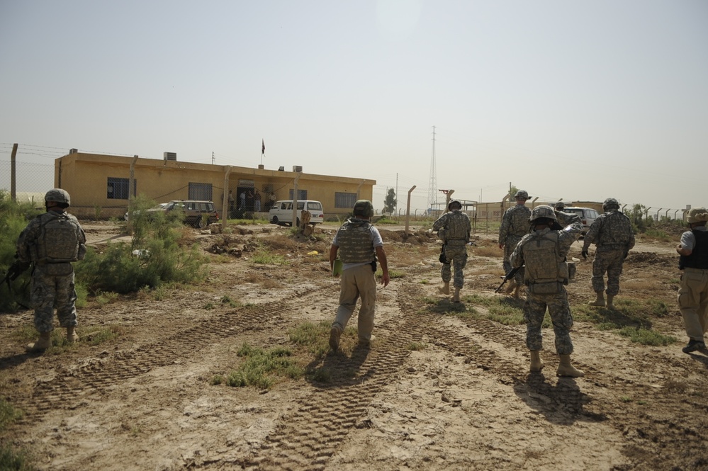 Soldiers meet with Iraqi tomato growers association Soldiers meet with Iraqi tomato growers association