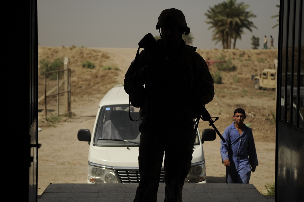 Soldiers meet with Iraqi tomato growers association Soldiers meet with Iraqi tomato growers association