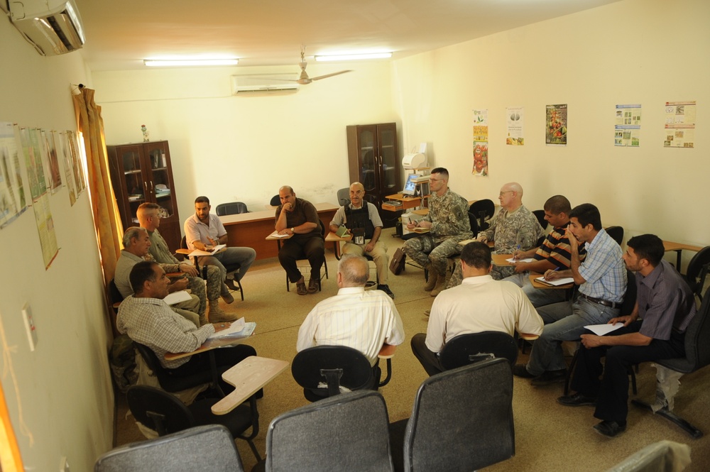 Soldiers meet with Iraqi tomato growers association Soldiers meet with Iraqi tomato growers association