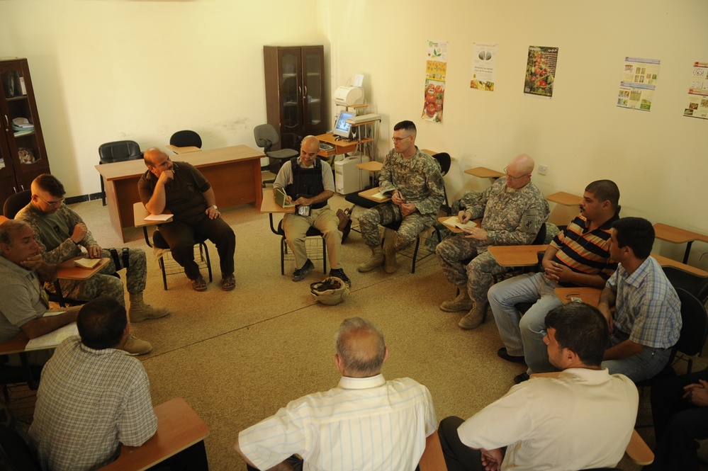 Soldiers meet with Iraqi tomato growers association Soldiers meet with Iraqi tomato growers association