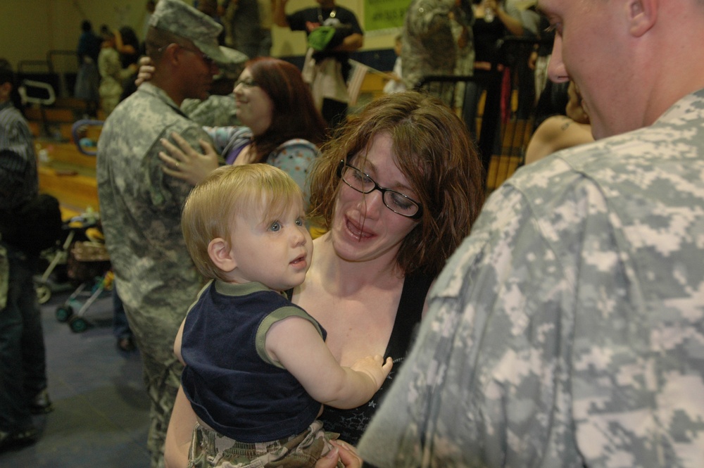 4th Sustainment Brigade Soldiers Are Welcomed Home