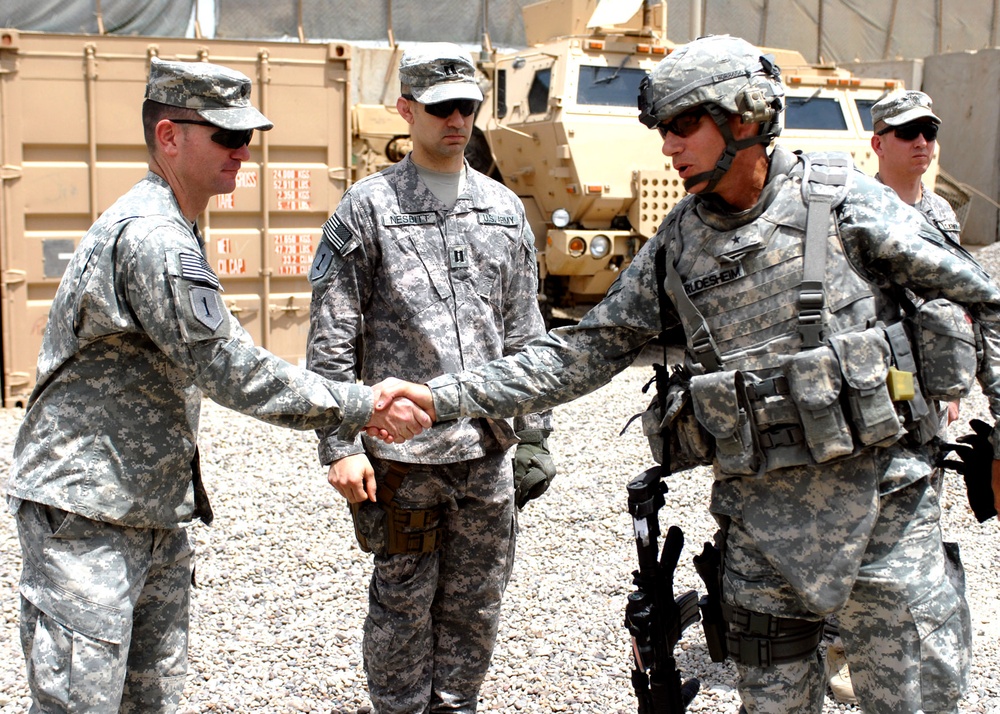 CENTCOM deputy commander visits Dagger Soldiers