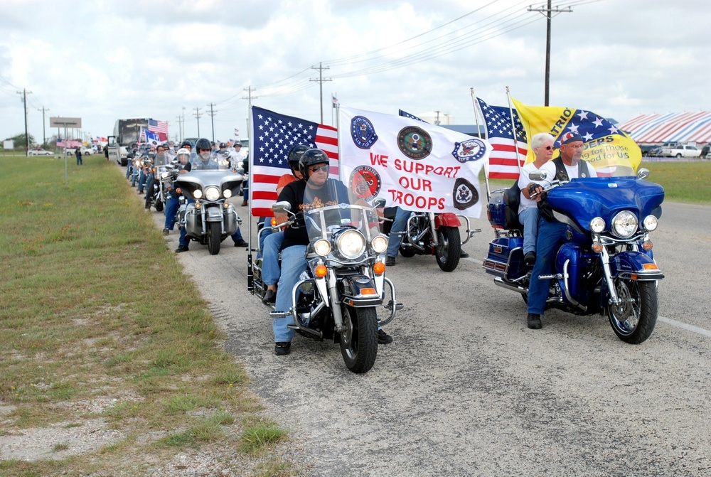 Texas community says thanks to troops with free fishing