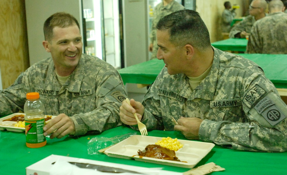 82nd Airborne commander visits Paratroopers in Iraq