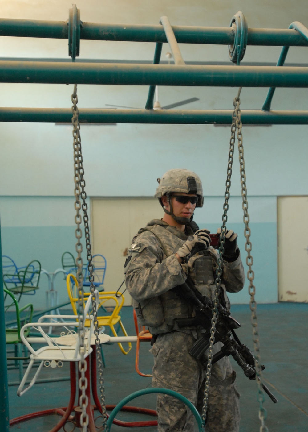 Guardsmen, Iraqi Army Soldiers on the hunt in Abu Ghraib