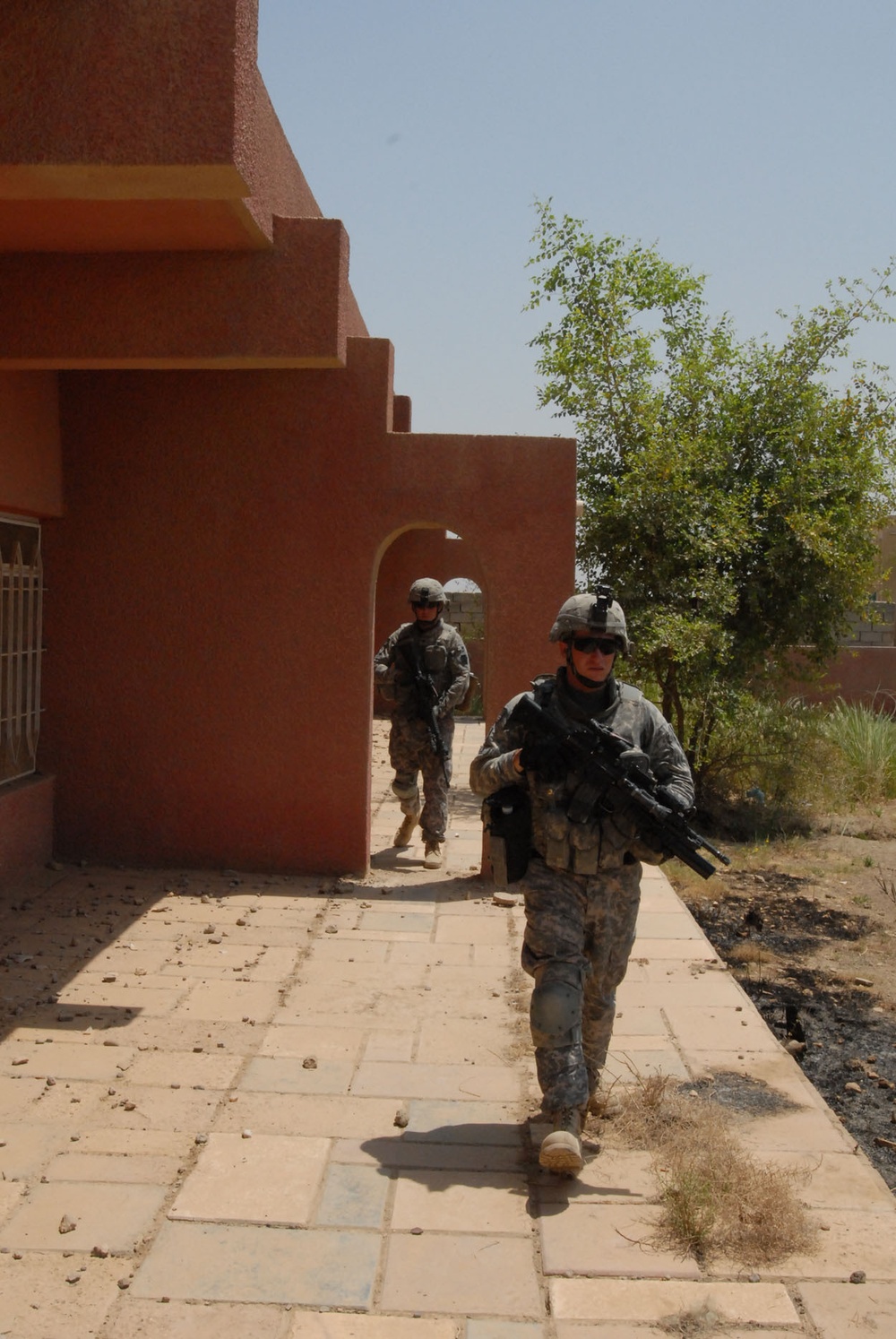Guardsmen, Iraqi Army Soldiers on the hunt in Abu Ghraib