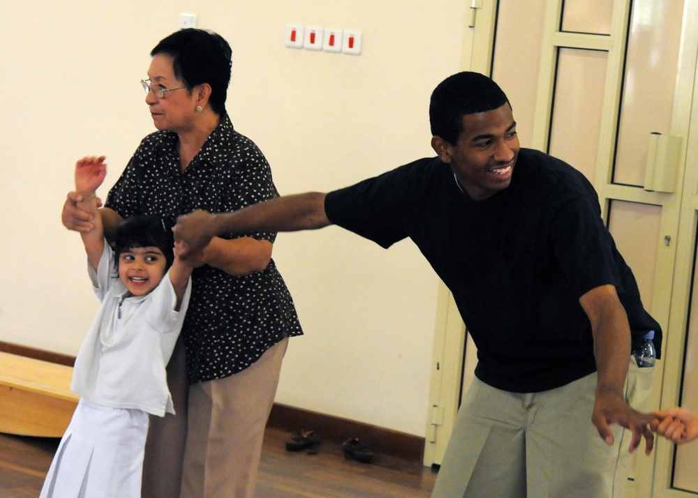 Eisenhower Sailors Lend a Helping Hand at a Bahraini School