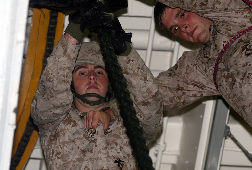 22nd Marine Expeditionary Unit Tactical Recovery of Aircraft and Personnel Team Trains in the Mid-Atlantic