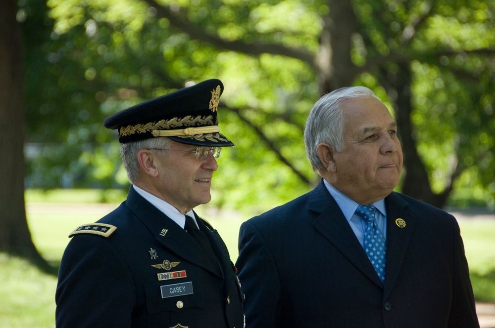Top Army officials attend Fort Myer ceremony