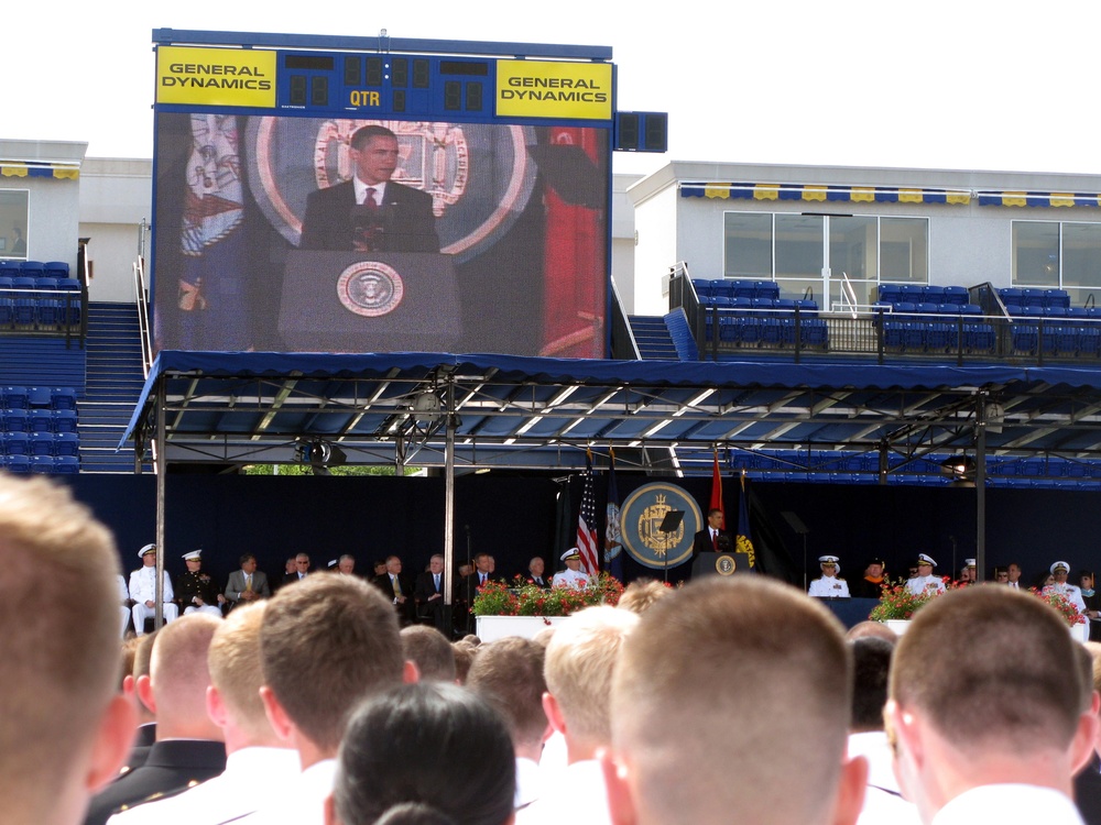 Troops Serve as Worldwide Examples, Obama Tells Naval Academy Grads