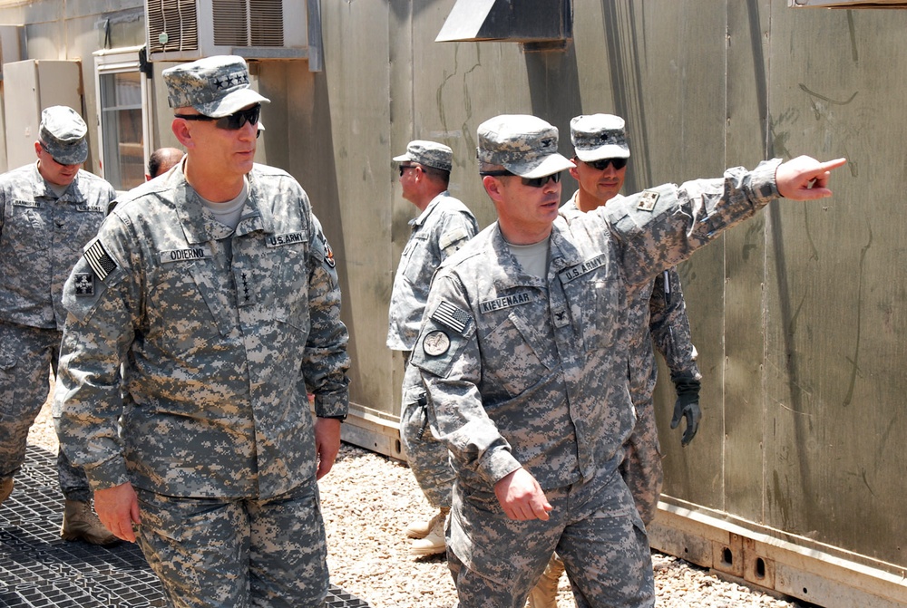 Multi-National Force-Iraq commander visits 2nd Brigade Combat Team troops
