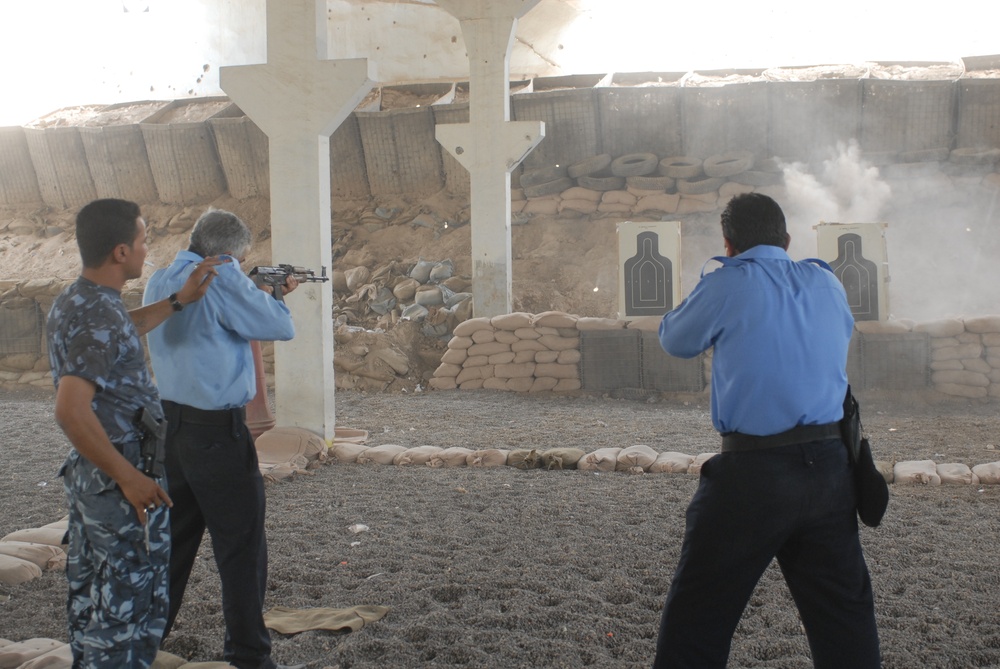 Weapons familiarization course in Baghdad