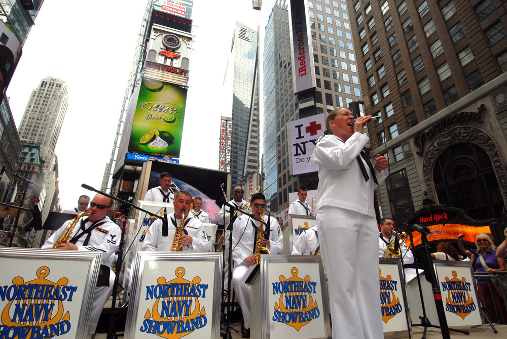 Re-enlistment, Band and U.S. Marine Corps Day in Times Square for Fleet Week 2009