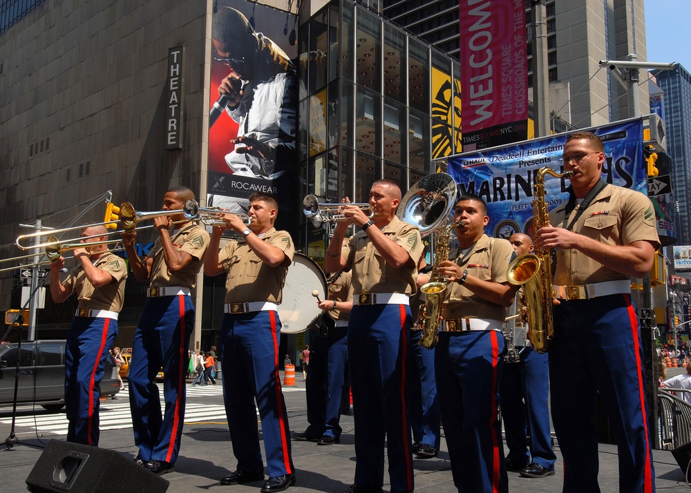 Re-enlistment, band and U.S. Marine Corps Day in Times Square for Fleet Week 2009