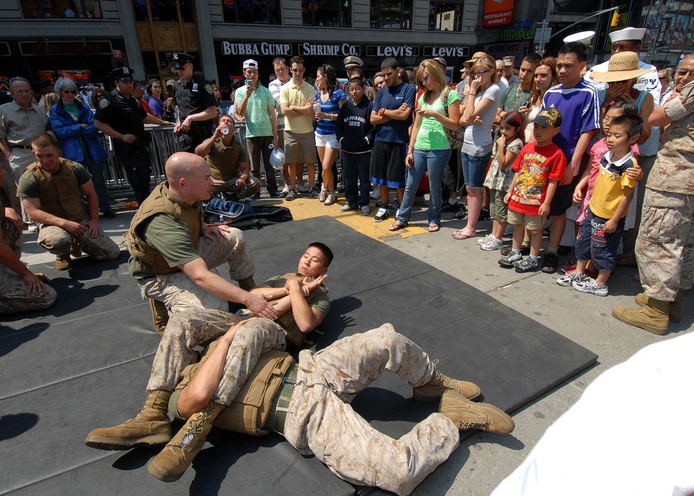 Re-enlistment, band and U.S. Marine Corps Day in Times Square for Fleet Week 2009