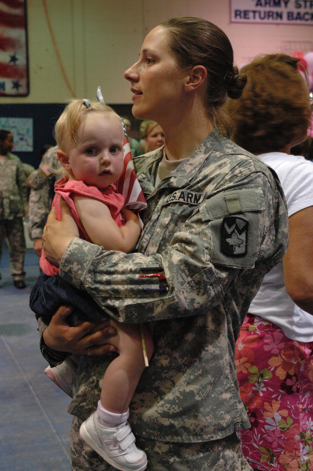 4th Sustainment Brigade Headquarters Soldiers come home, 1st Medical Brigade Headquarters Soldiers case colors for a deployment