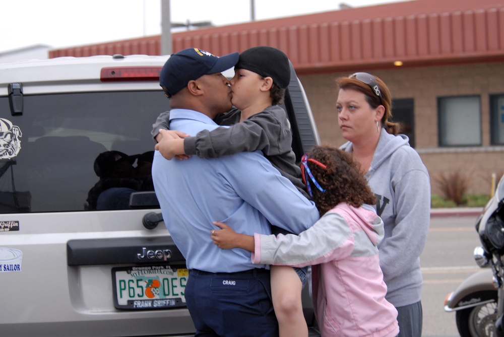 USS Ronald Reagan crewmembers say goodbye to loved ones