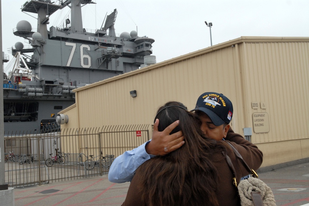 USS Ronald Reagan crewmembers say goodbye to loved ones