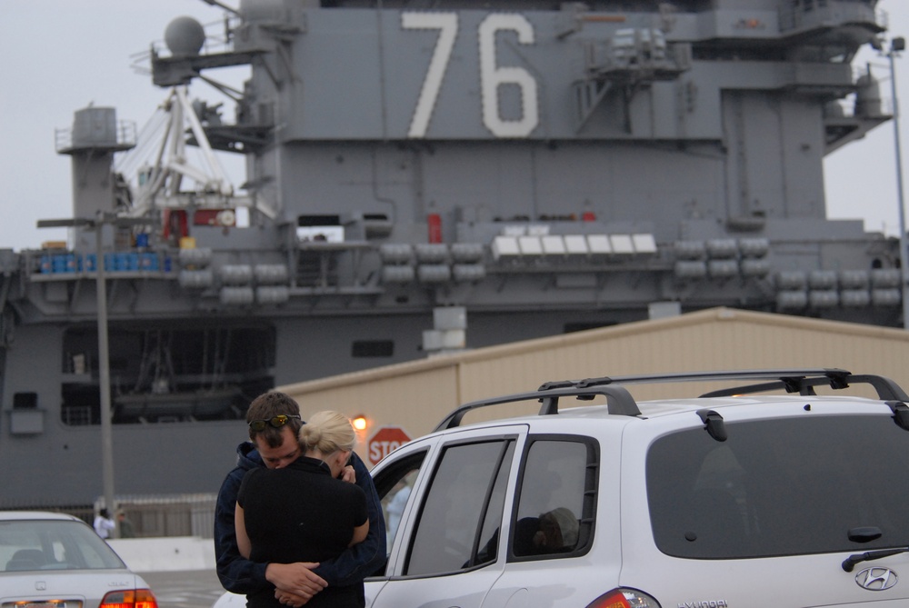 USS Ronald Reagan crewmembers say goodbye to loved ones