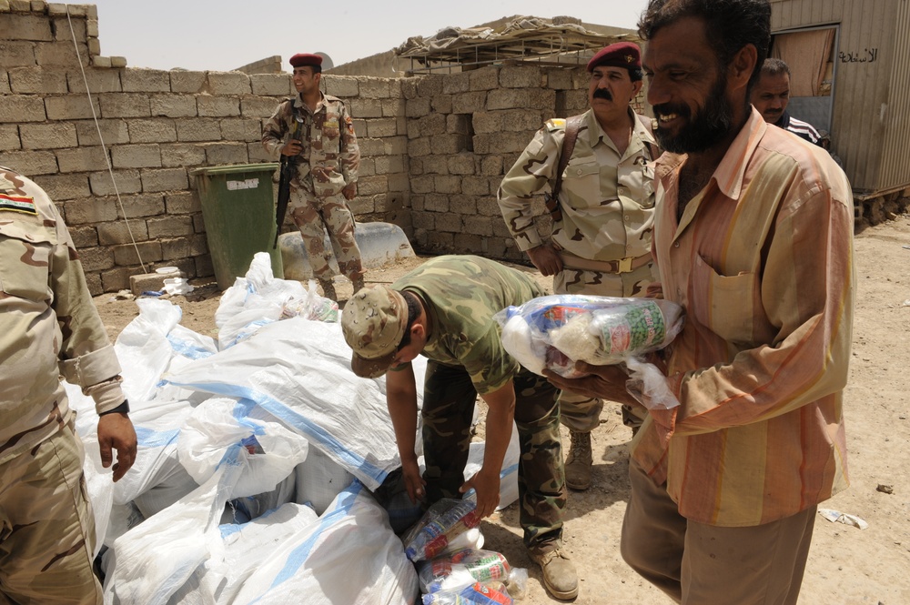 Humanitarian aid in Adhamiyah