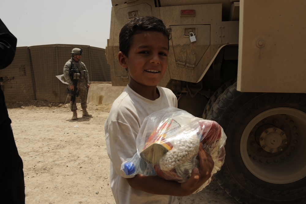 Humanitarian aid in Adhamiyah