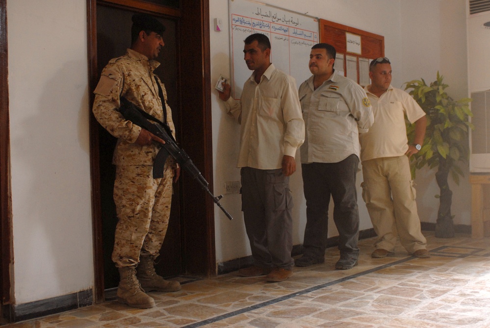Security checkpoint in Ghazaliya