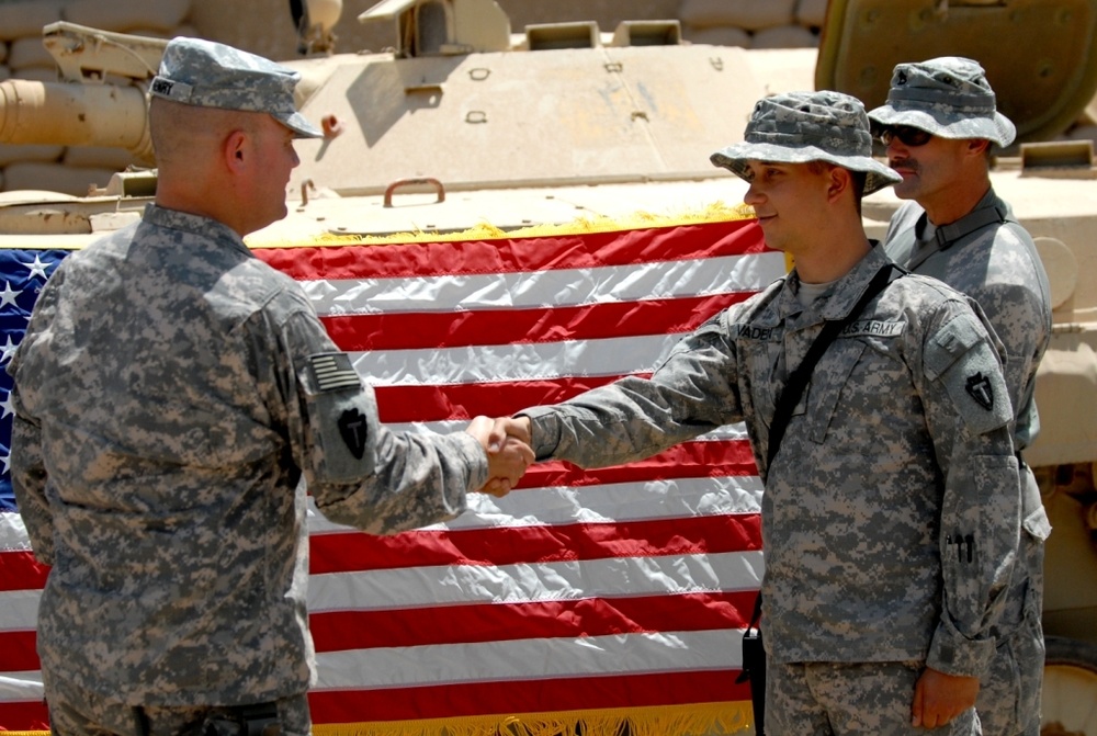 Texas Guardsman re-ups in Baghdad