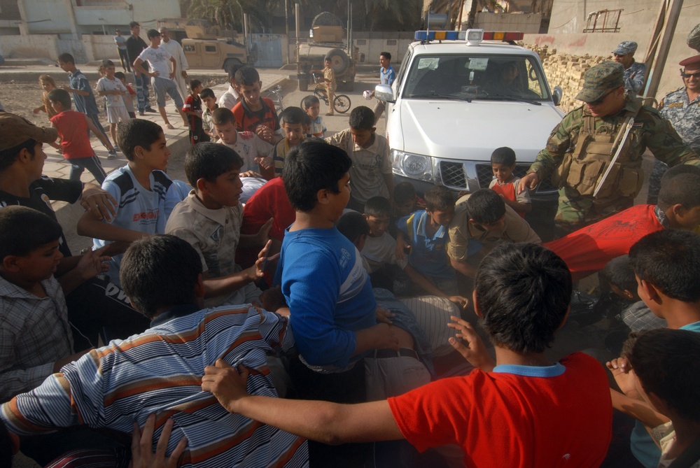 Soldiers, police conduct patrol near Hayy Al Husayn