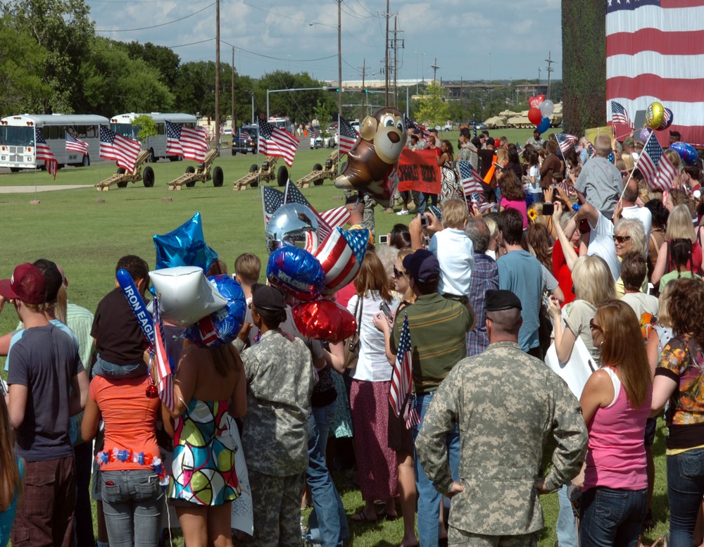 4th Combat Aviation Brigade uncases colors