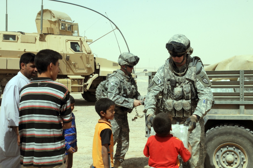 Sharqat communities receive helping hand from Iraqi police, Wolfhounds