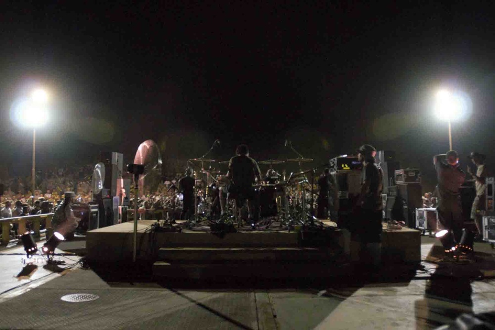 Greywolf troops get a block-rockin' concert: Sevendust gets the experience of a lifetime
