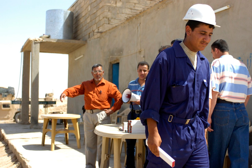 Iraqi students are trained to build