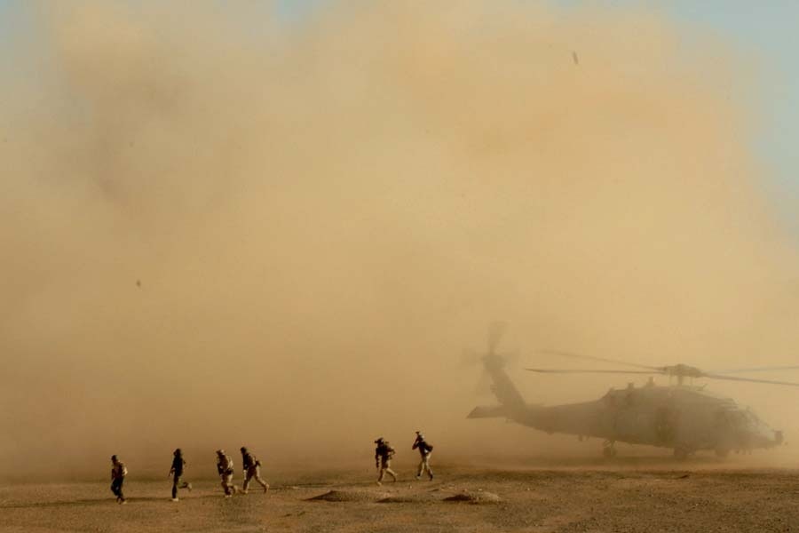 Iraqi army trains for helicopter insertion, suspect detention