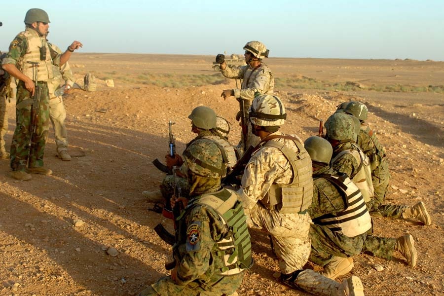 Iraqi army trains for helicopter insertion, suspect detention