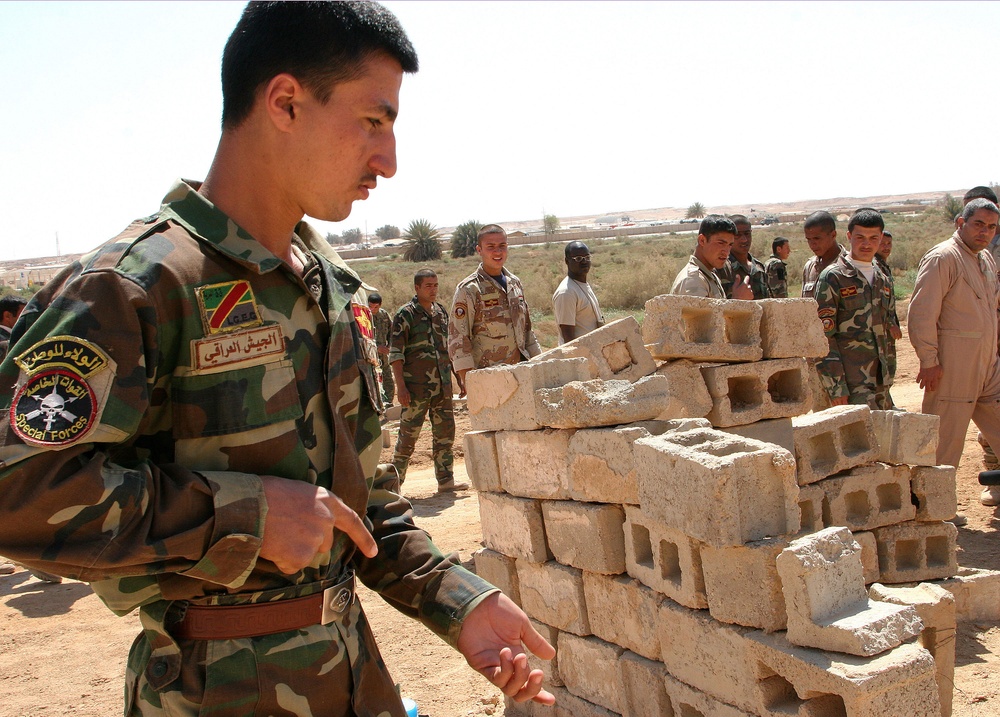 Iraqi Soldiers Learn how to Combat Improvised Explosive Devices