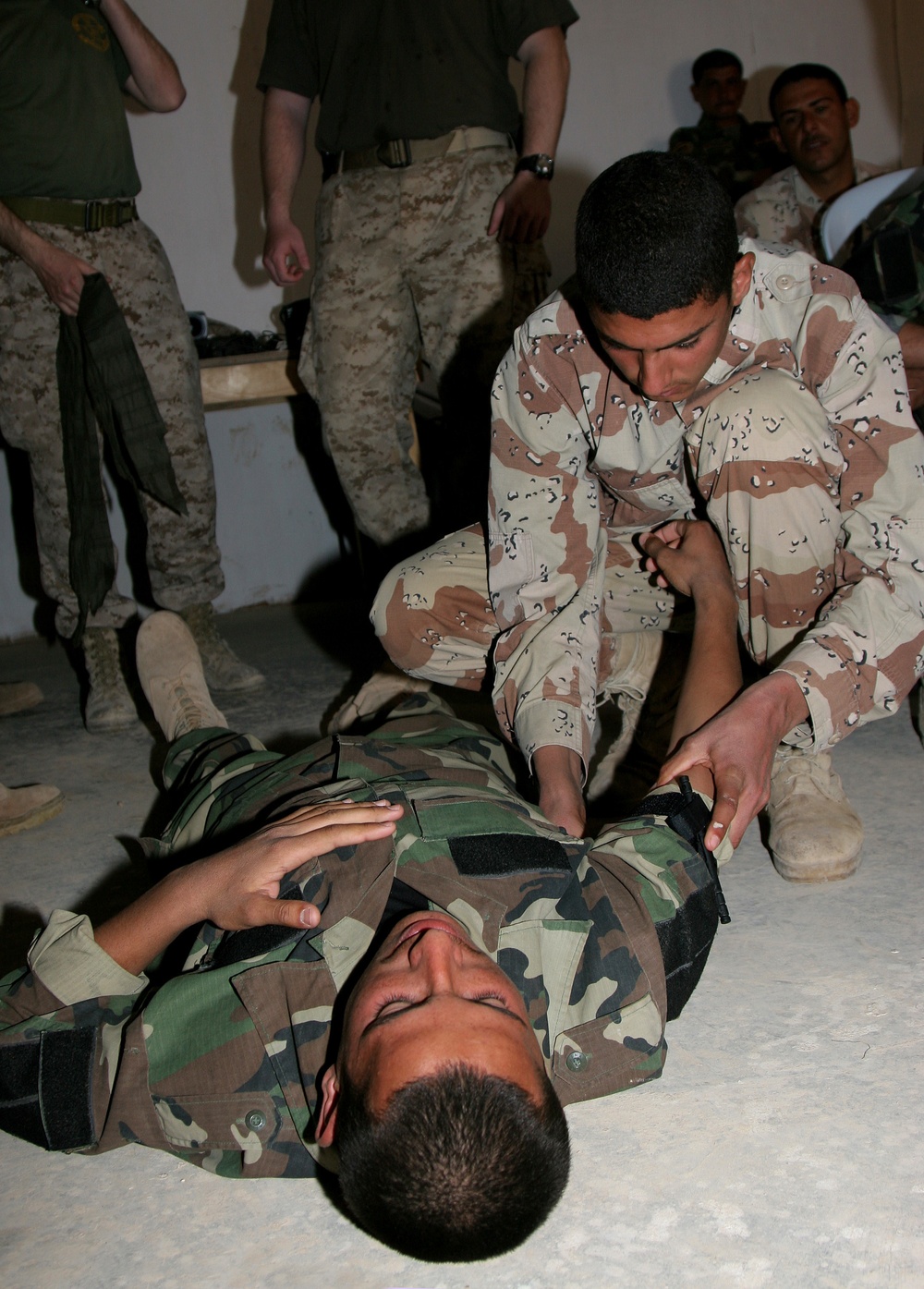 Multi-National Force - West corpsmen teach Iraqi commandos lifesaving skills