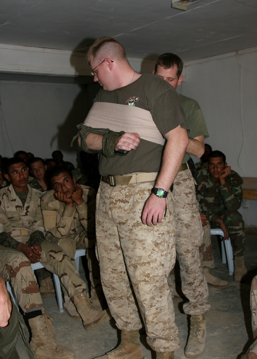 Multi-National Force - West corpsmen teach Iraqi commandos lifesaving skills